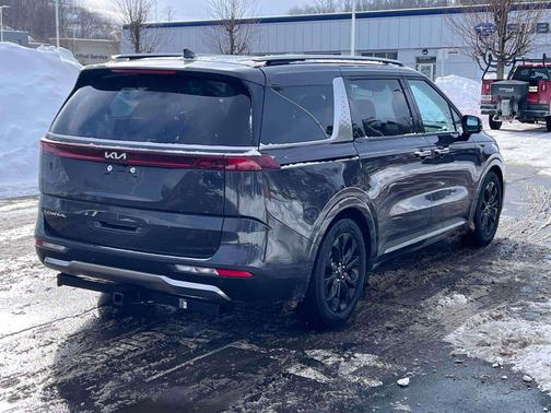 2024 Kia Carnival SX