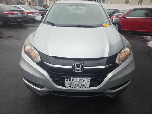 Alabaster Silver Metallic 2016 Honda HR-V LX