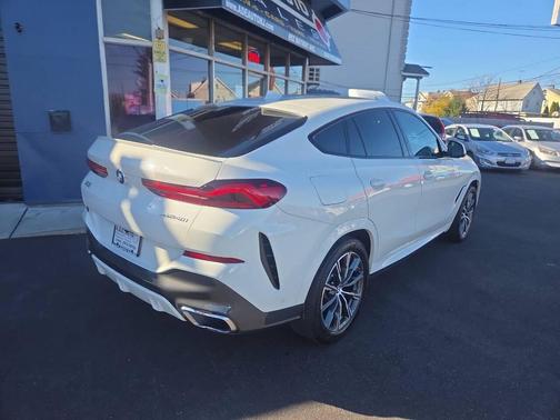 2022 BMW X6 xDrive40i