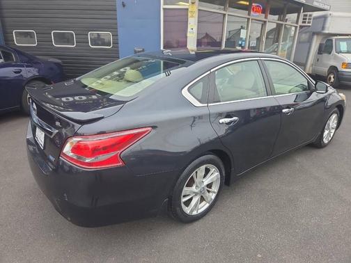 Green 2013 Nissan Altima 2.5 SL