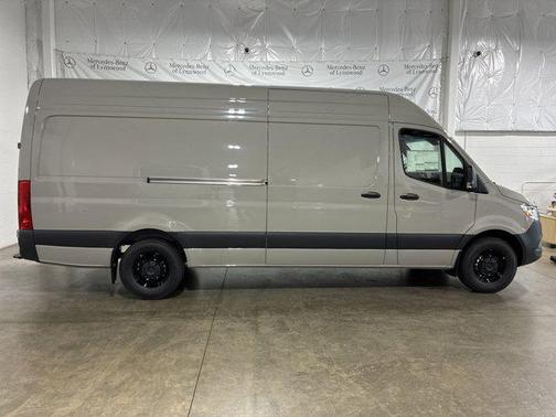 2025 Mercedes-Benz Sprinter 2500 High Roof