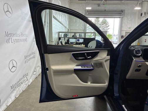 2025 Mercedes-Benz GLC 350e Base