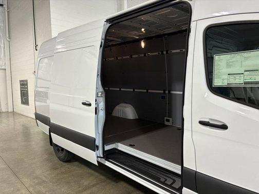 2025 Mercedes-Benz Sprinter 2500 High Roof