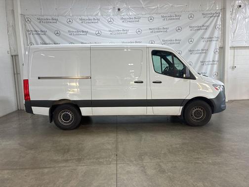2025 Mercedes-Benz Sprinter 2500 Standard Roof