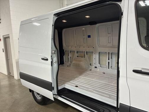 2025 Mercedes-Benz Sprinter 2500 Standard Roof