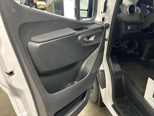 2025 Mercedes-Benz Sprinter 2500 Standard Roof