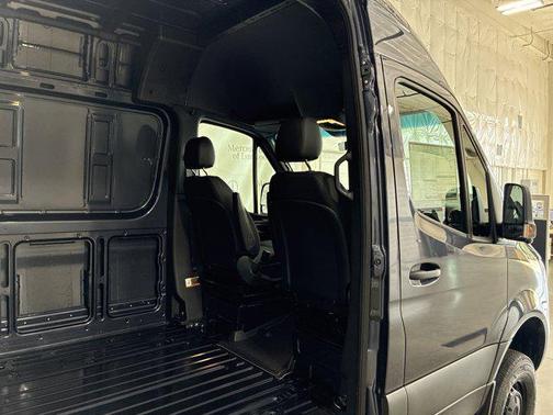 2025 Mercedes-Benz Sprinter 2500 High Roof