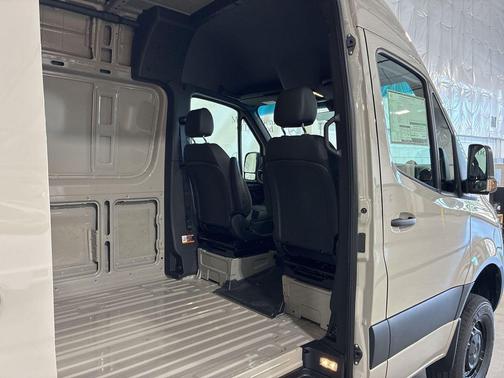 2025 Mercedes-Benz Sprinter 2500 Standard Roof