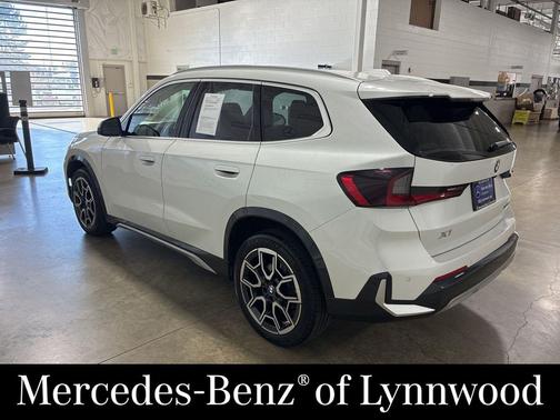 Mineral White Metallic 2023 BMW X1 xDrive28i