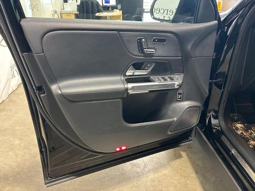 2023 Mercedes-Benz EQB 300 4MATIC