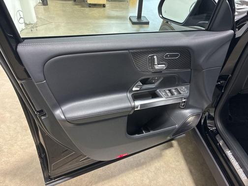 2025 Mercedes-Benz GLB 250 4MATIC