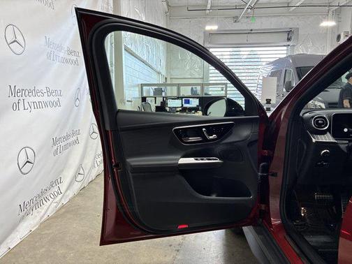 2025 Mercedes-Benz GLC 300 4MATIC
