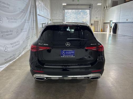 2026 Mercedes-Benz GLC 300 4MATIC