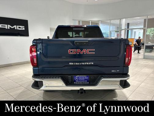 Pacific Blue Metallic 2022 GMC Sierra 1500 SLT