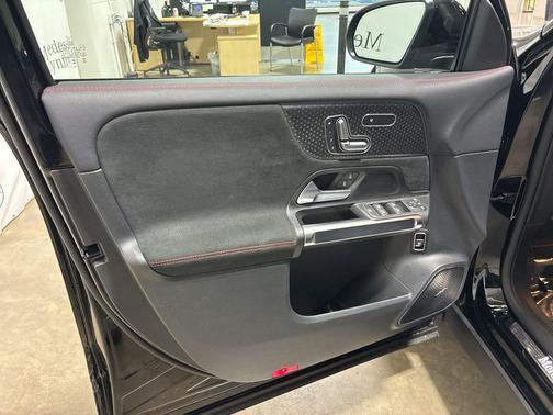 2025 Mercedes-Benz GLB 250 4MATIC