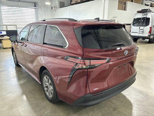 2022 Toyota Sienna XLE 7 Passenger