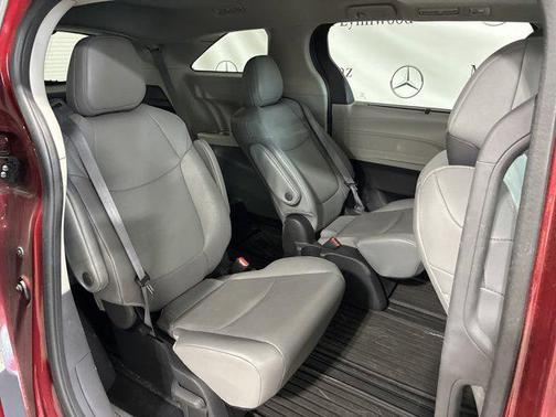 2022 Toyota Sienna XLE 7 Passenger
