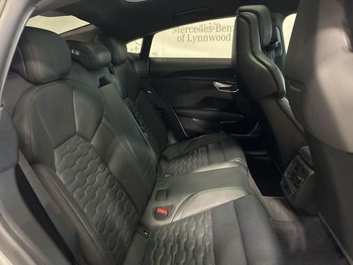 2024 Audi e-tron GT Prestige quattro