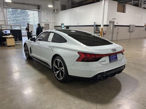 2024 Audi e-tron GT Prestige quattro