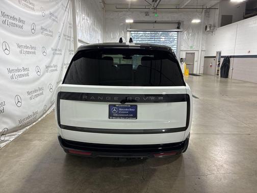 2025 Land Rover Range Rover P530 SE