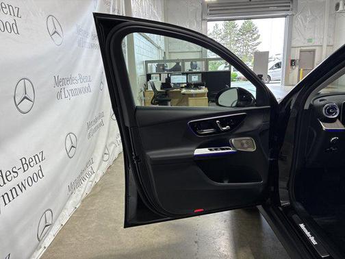 2025 Mercedes-Benz GLC 350e Base