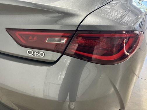 2017 INFINITI Q60 2.0t Premium