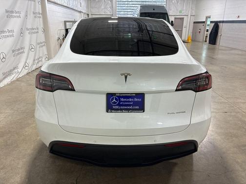 2022 Tesla Model Y Long Range Dual Motor All-Wheel Drive