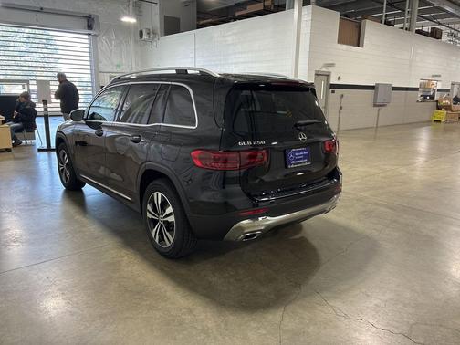 Night Black 2026 Mercedes-Benz GLB 250 4MATIC