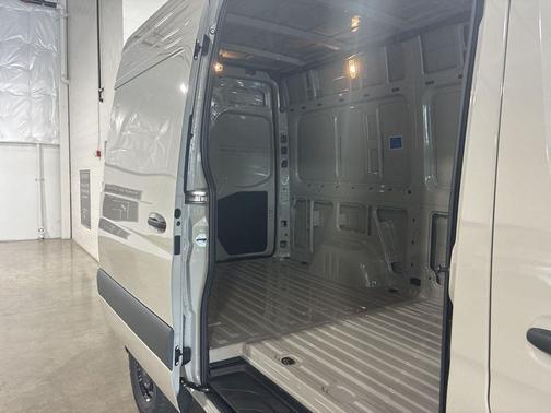 2025 Mercedes-Benz Sprinter 2500 Standard Roof