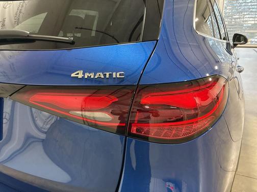 2025 Mercedes-Benz GLC 300 4MATIC