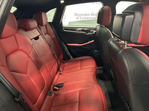 2017 Porsche Macan S