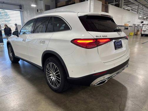 2025 Mercedes-Benz GLC 300 4MATIC