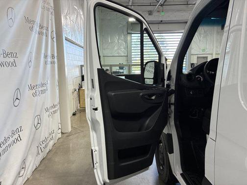 2025 Mercedes-Benz Sprinter 2500 High Roof