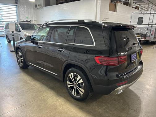 2025 Mercedes-Benz GLB 250 4MATIC