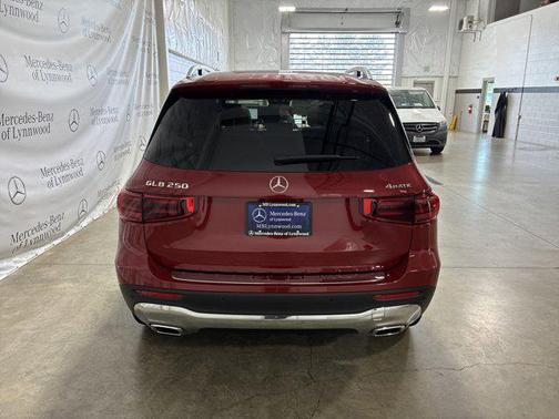 2025 Mercedes-Benz GLB 250 4MATIC