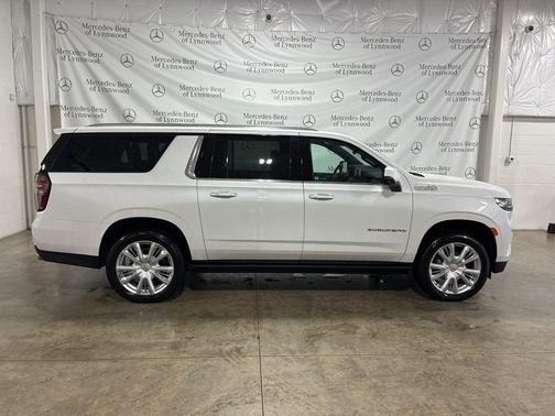 2022 Chevrolet Suburban 4WD High Country