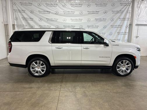 2022 Chevrolet Suburban 4WD High Country