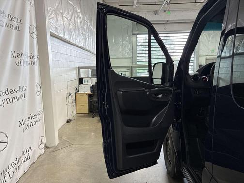 2025 Mercedes-Benz Sprinter 2500 Standard Roof