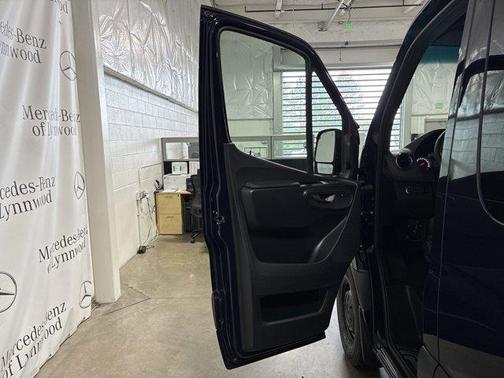 2025 Mercedes-Benz Sprinter 2500 Standard Roof