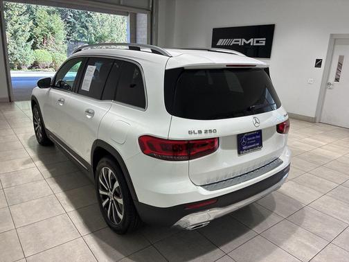 Polar White 2023 Mercedes-Benz GLB 250 4MATIC