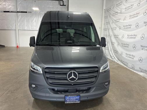 2025 Mercedes-Benz Sprinter 2500 Passenger 144 WB