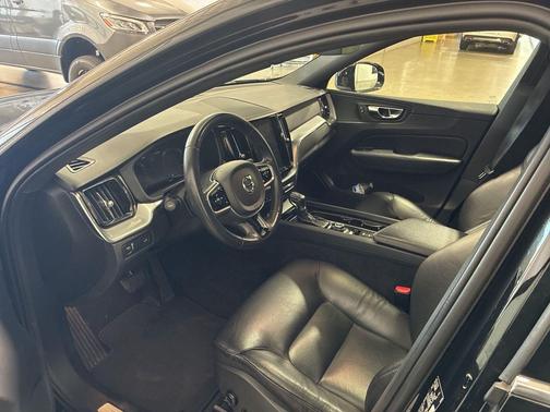2018 Volvo XC60 T5 Momentum