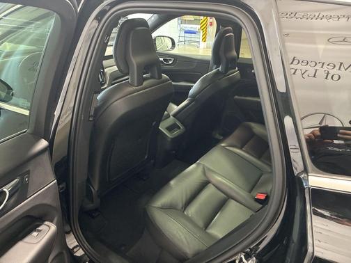 2018 Volvo XC60 T5 Momentum