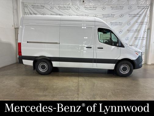 Arctic White 2026 Mercedes-Benz Sprinter 2500 Cargo 144 WB