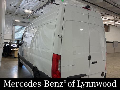 Arctic White 2026 Mercedes-Benz Sprinter 2500 Cargo 144 WB