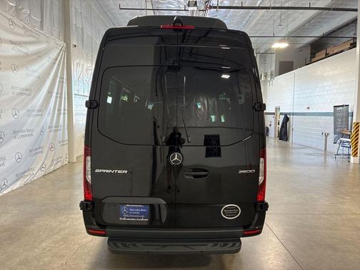 2025 Mercedes-Benz Sprinter 2500 Passenger 170 WB