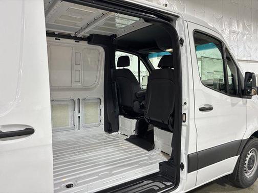 2025 Mercedes-Benz Sprinter 2500 Standard Roof