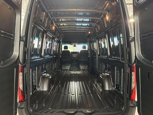 Selenite Grey Metallic 2026 Mercedes-Benz Sprinter 2500 Cargo 170 WB