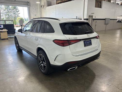 2025 Mercedes-Benz GLC 300 4MATIC