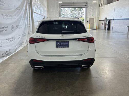 2025 Mercedes-Benz GLC 300 4MATIC
